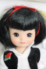Tiny Betsy/Snow White I230430-1049-ZI
