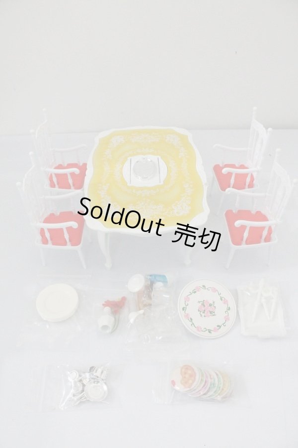 画像2: リカちゃんの白い白い家具セットクルクルお食事テーブル A-24-03-27-1148-TN-ZU (2)