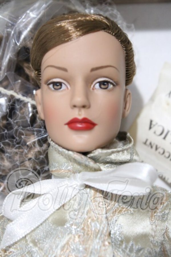 画像1: Tonner/Ski Retreat Sydney Chase A-26-08-19-1077-TN-ZU (1)